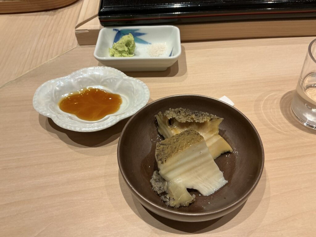 すし良月のアワビ