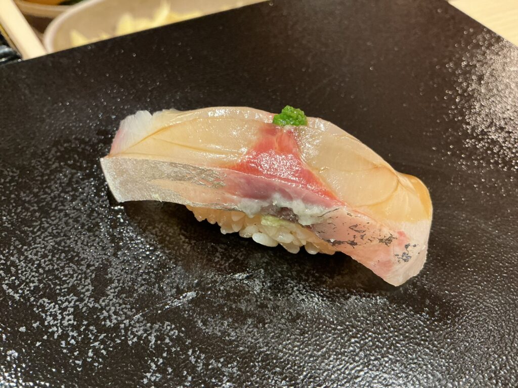 すし良月のアジ