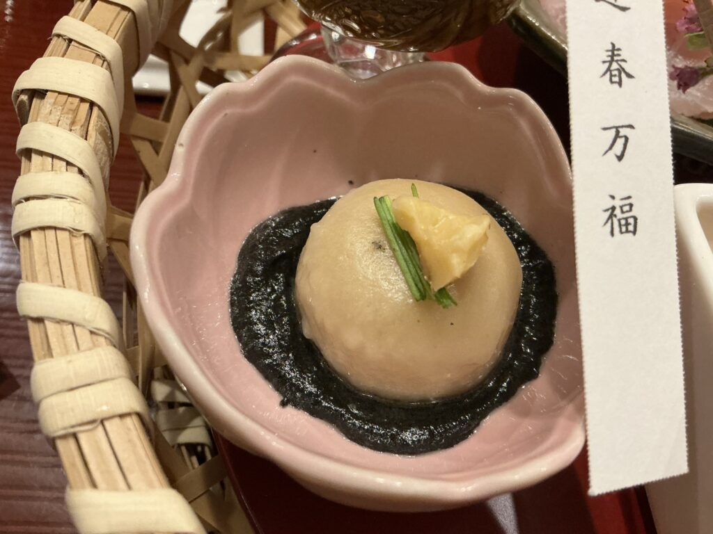 すし処漁美の練り胡麻饅頭