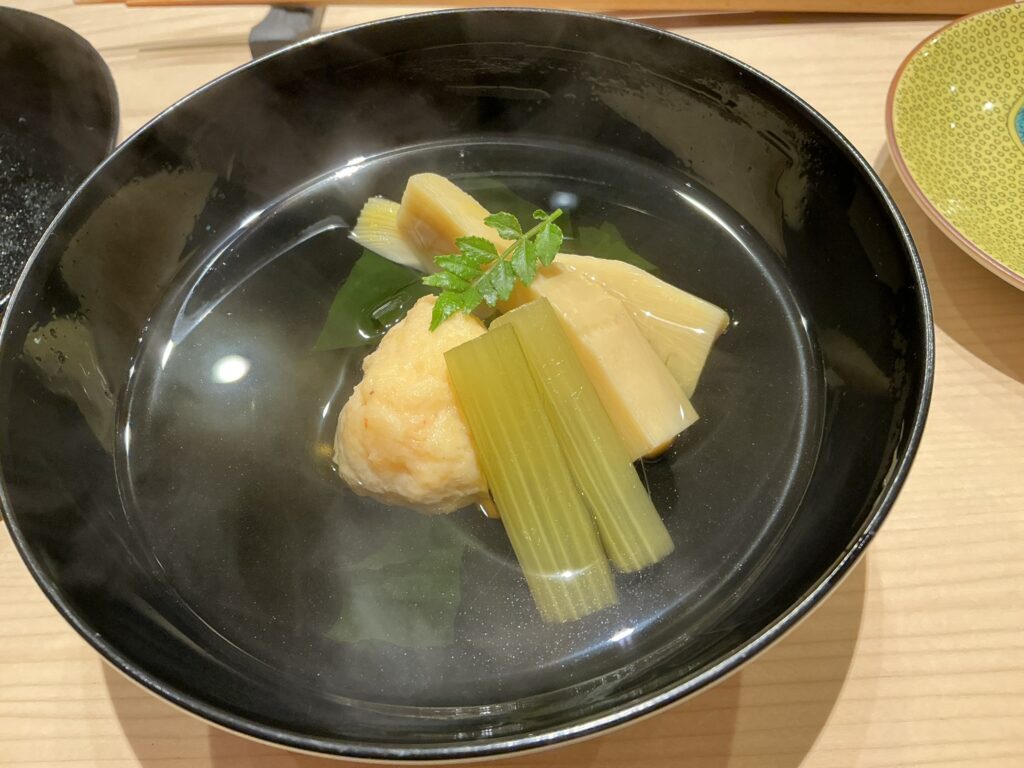 鮨服部のタケノコとエビしんじょうのお椀
