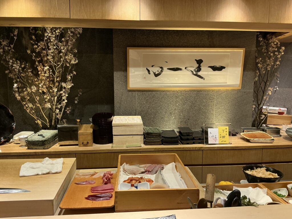 鮨服部の店内