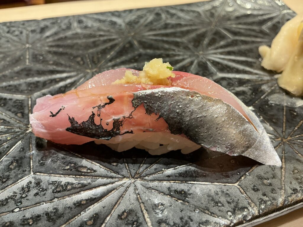 鮨服部のアジ