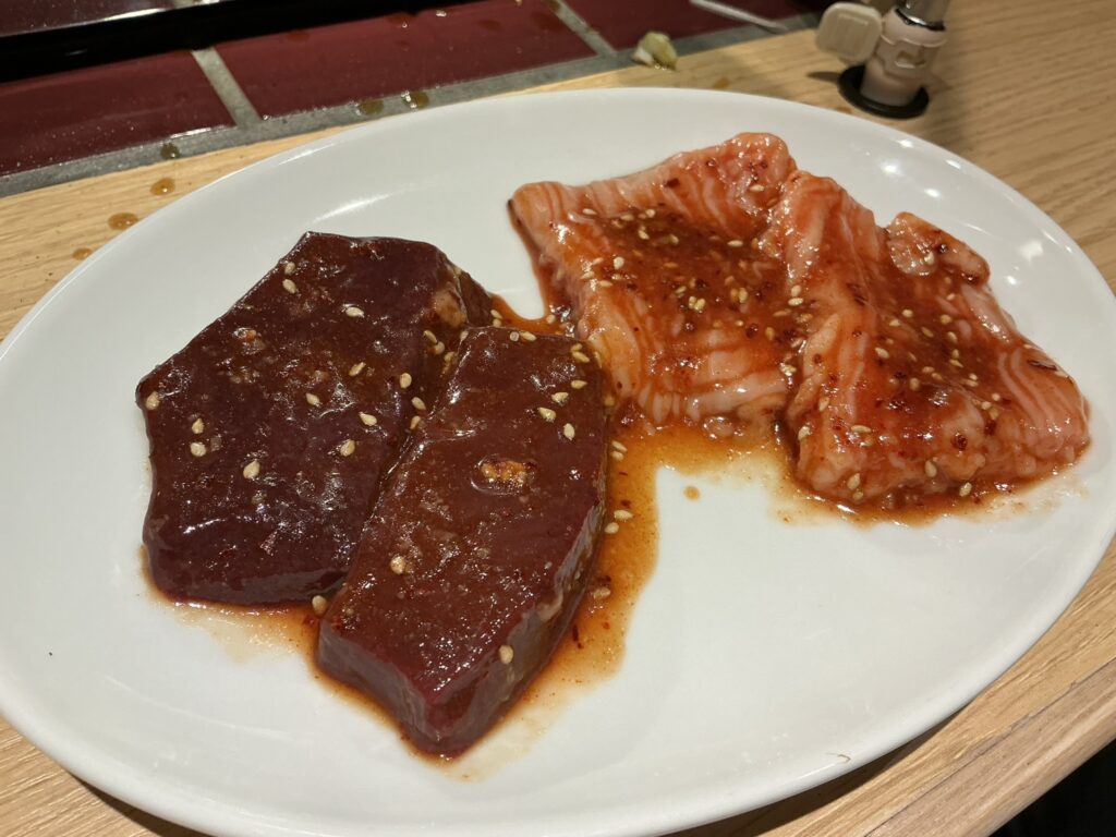 焼肉ここちのレバーとホルモン