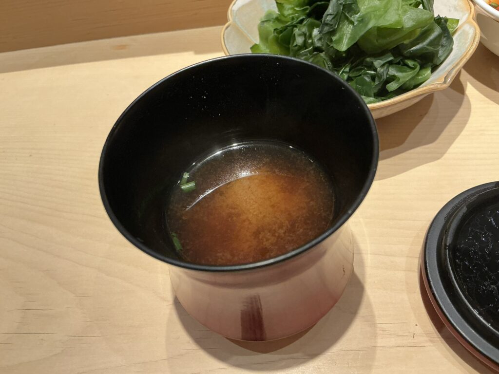 鮨結う紬のお椀