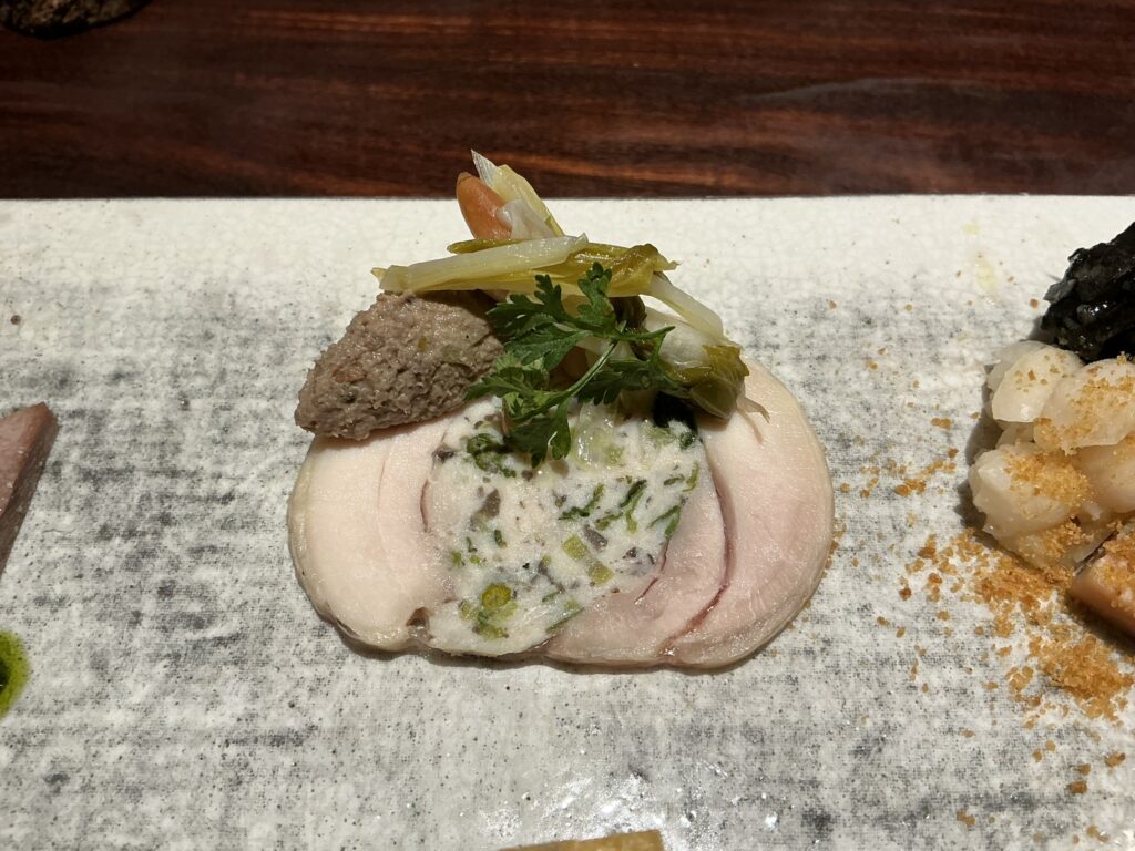 ダ ゴトウの鶏のガランティーナとレバーのパテ