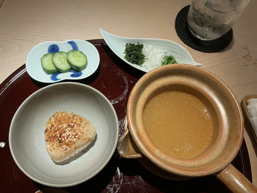 鳥焼き 小花のおにぎり