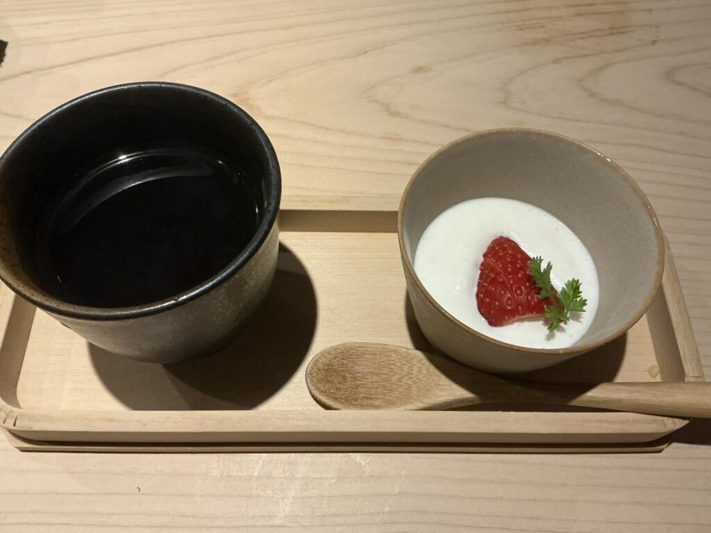 鳥つきの鶏のほうじ茶プリン