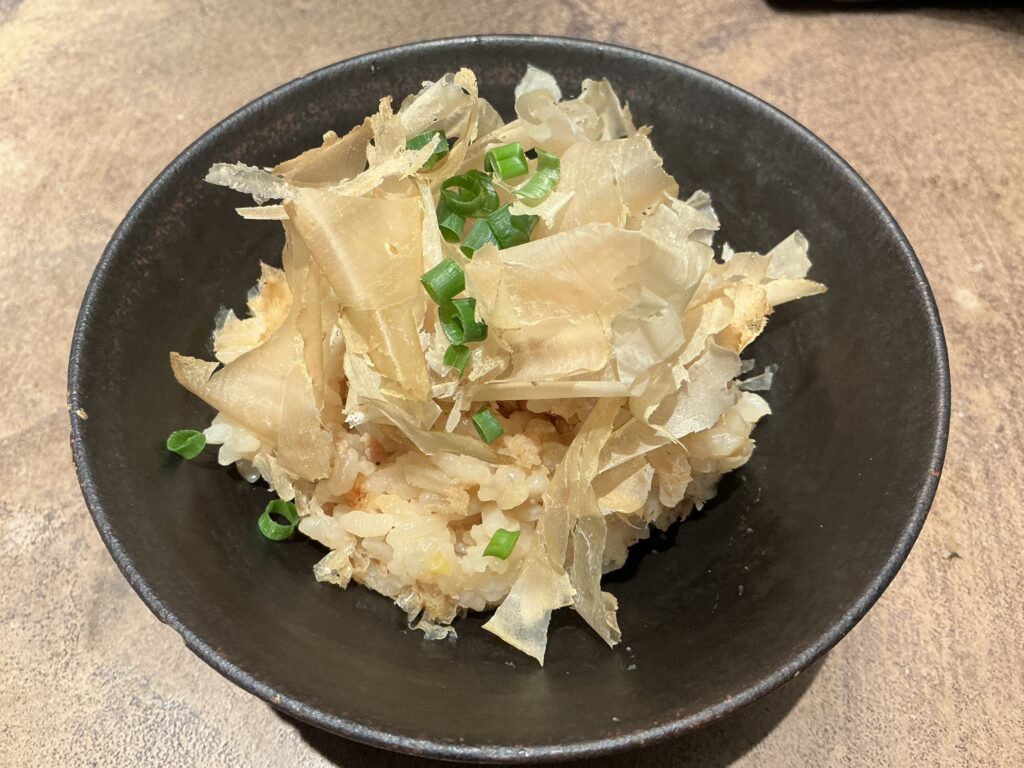 鳥おかの新タマネギとそぼろの土鍋ご飯