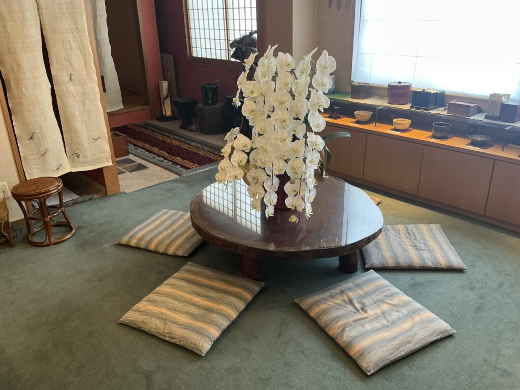 みかわ 是山居の待ち合わせ室