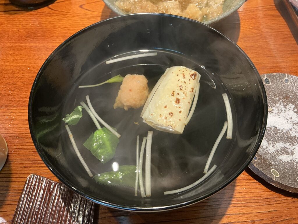 みかわ 是山居の湯葉とエビ真薯のお吸い物