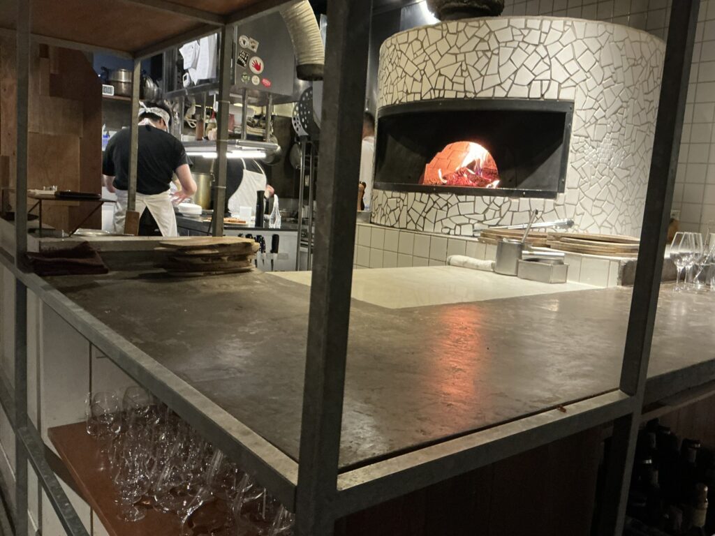 ドンブラボーの店内