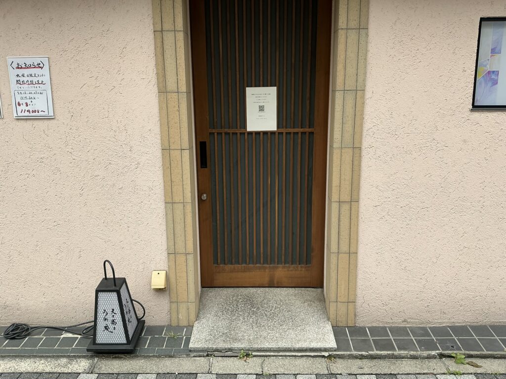 天々蕎々うめ庵の玄関