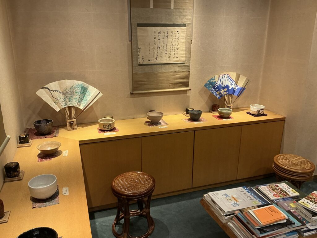 みかわ 是山居の待ち合わせ室