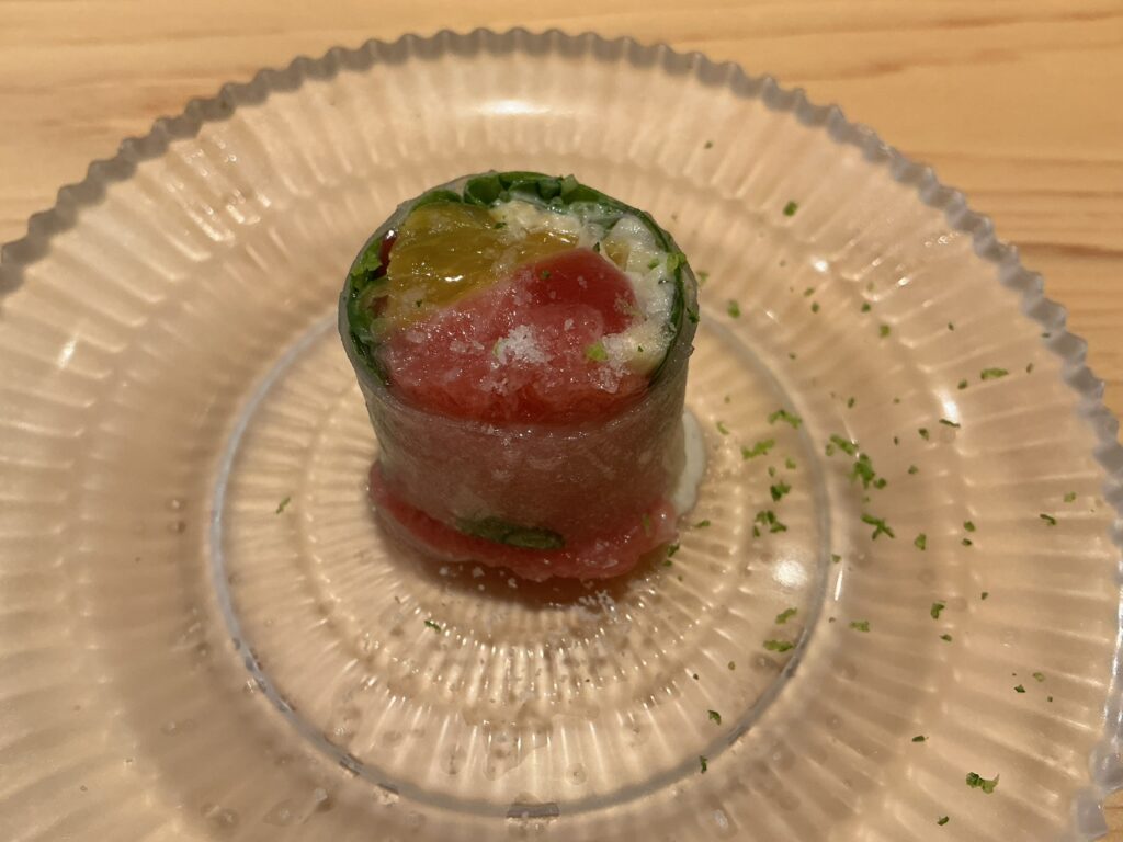 鮨 めい乃のまぐろとハーブ生春巻き