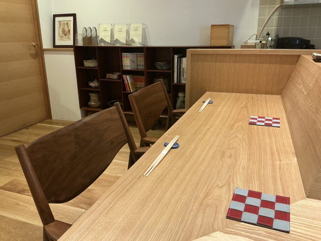 にゅーすてっぷの店内