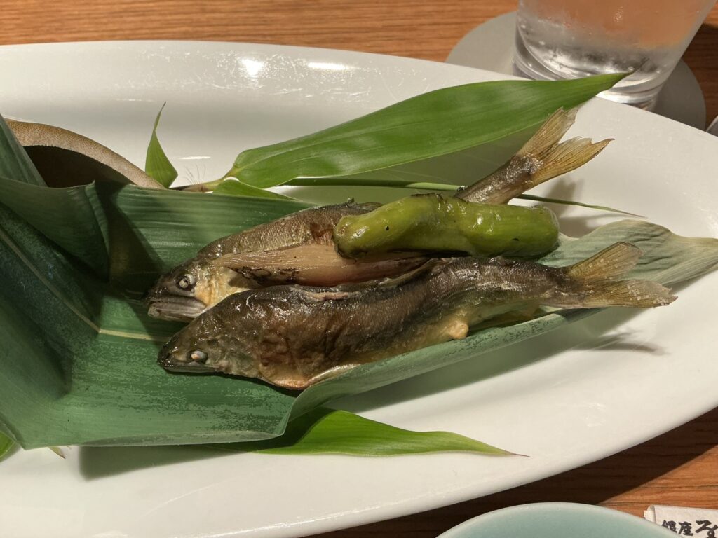ろくさん亭の若鮎竹筒焼 蓼酢 味噌