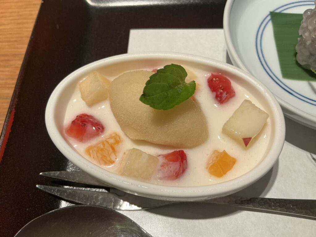ろくさん亭のブランマンジュ ココナッツミルク フルーツソルベ