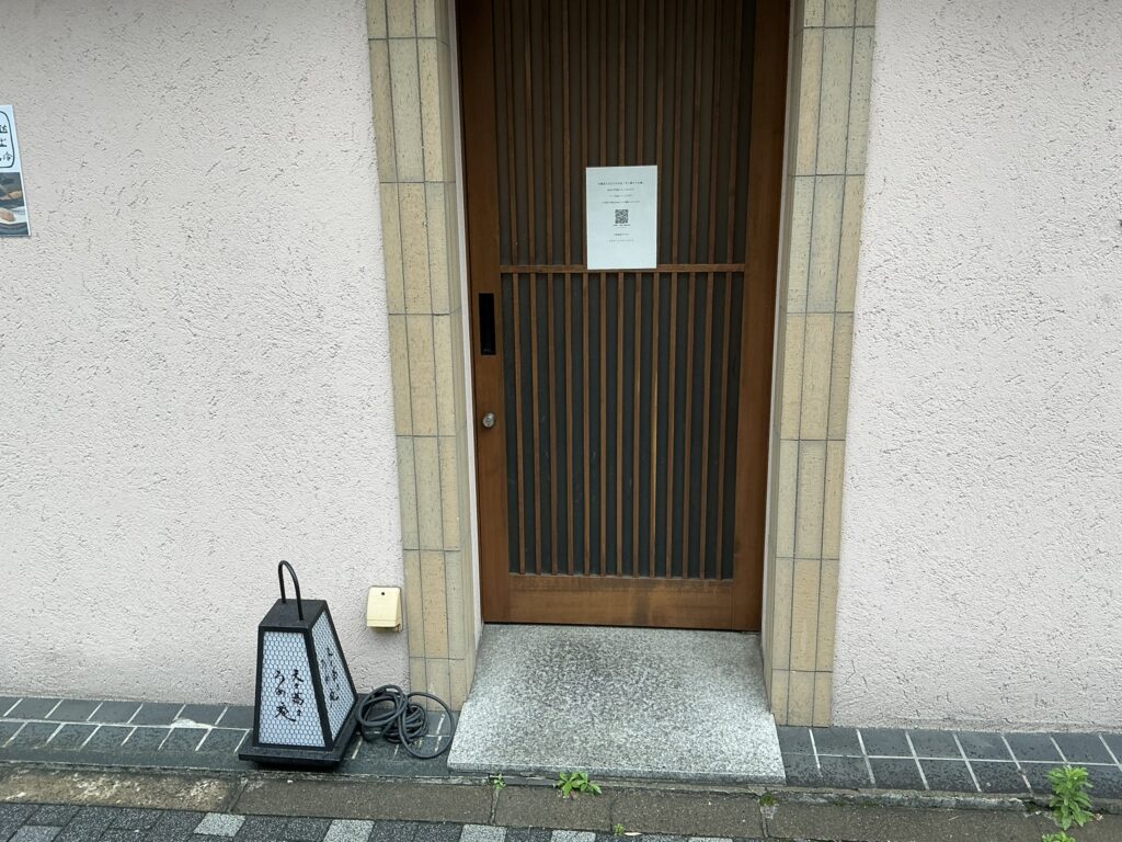 天々蕎々うめ庵の玄関
