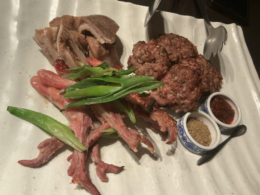 黒猫夜の黒猫夜名物肉料理３種盛り合わせ