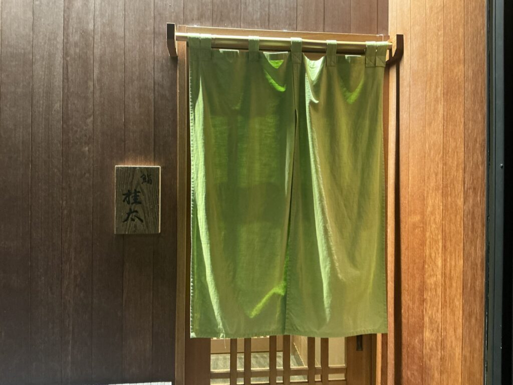 鮨桂太の玄関