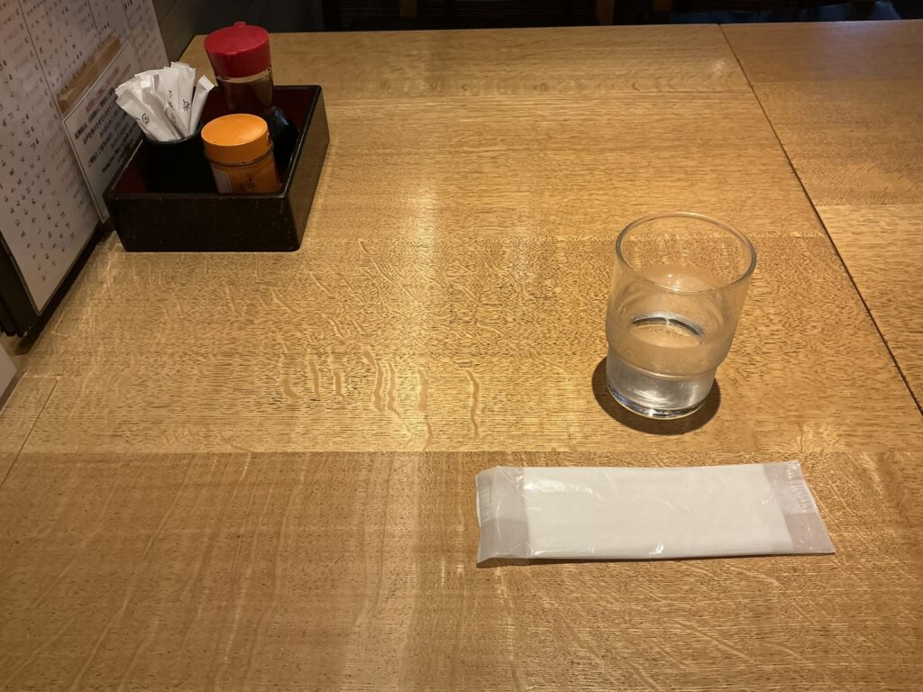 二天門やぶのテーブルセット