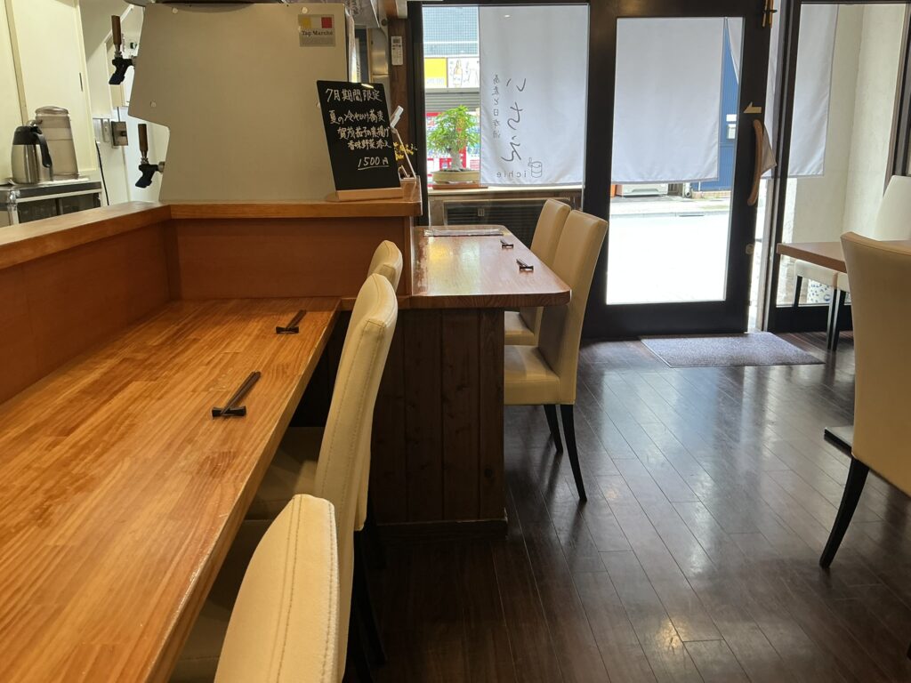蕎麦と日本酒いちえの店内