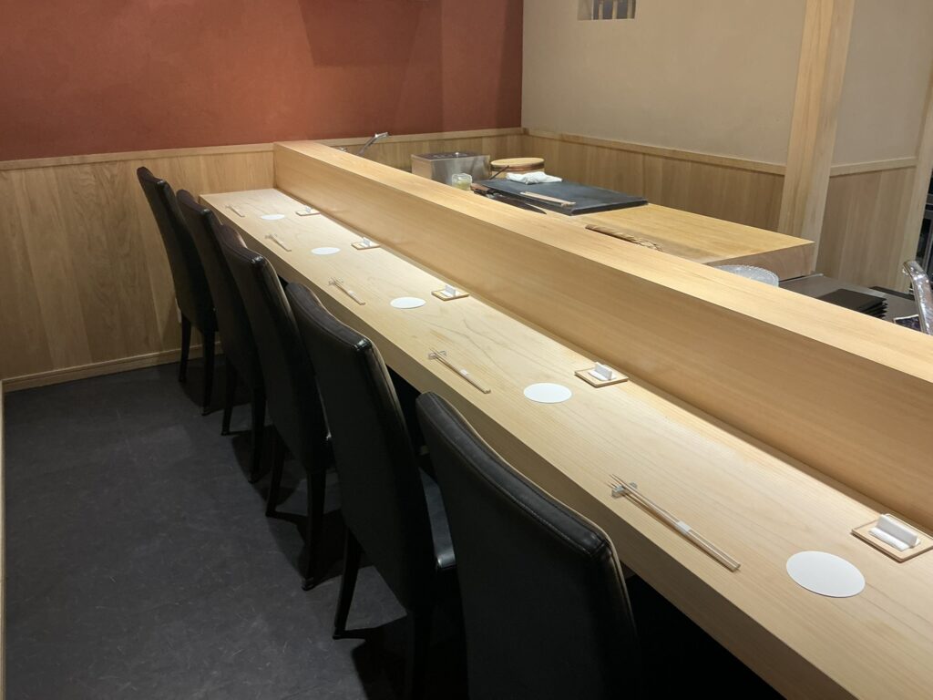 すし処優勝の店内