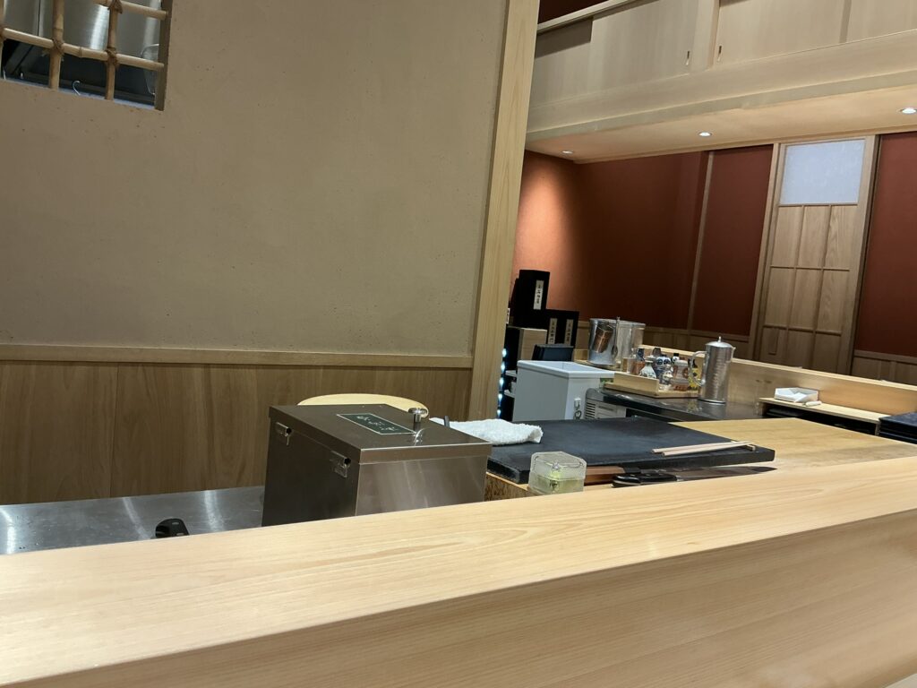 すし処優勝の店内