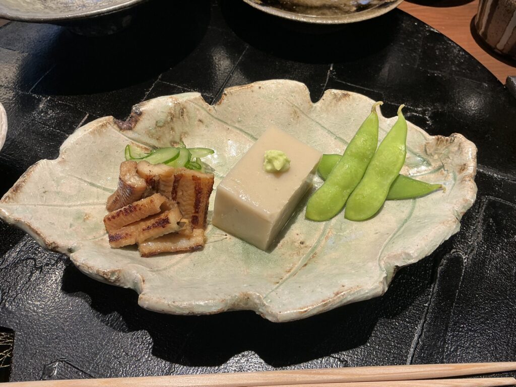 天々蕎々うめ庵のアナゴのうざく、蕎麦豆腐、枝豆