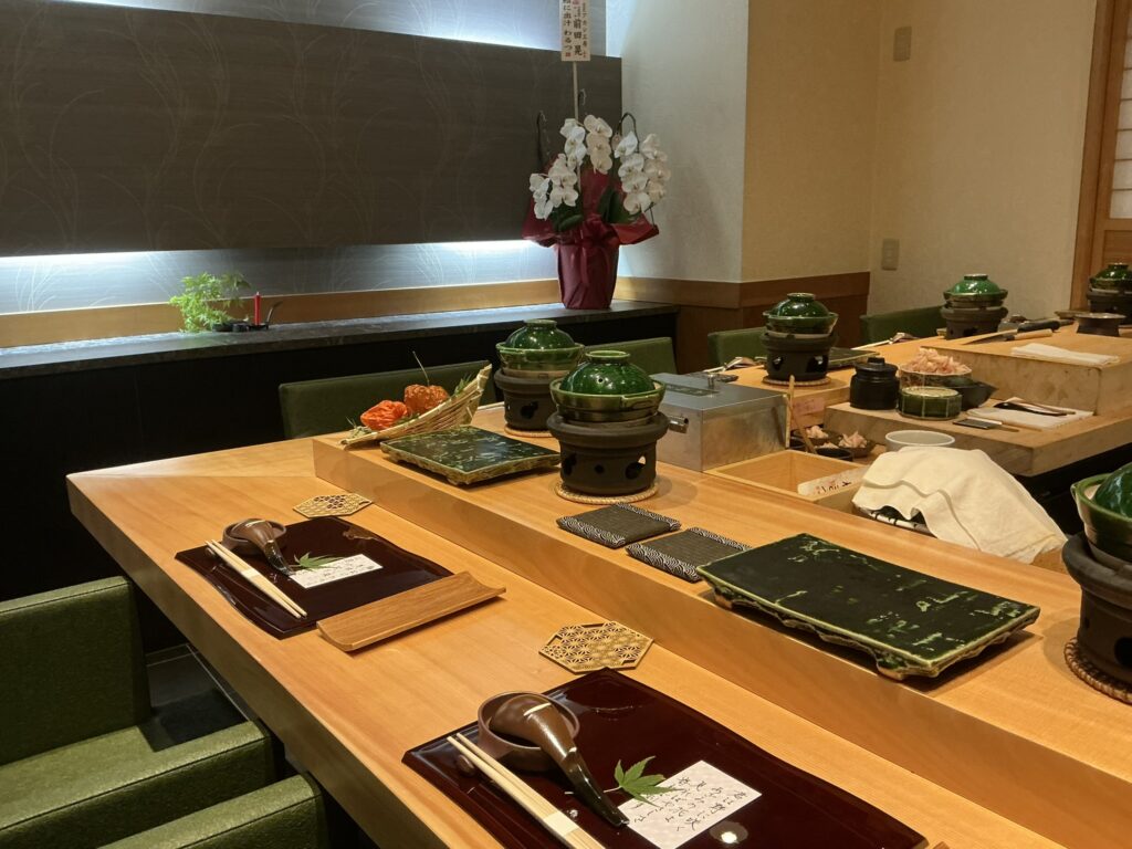 鮨に出汁わるつの店内