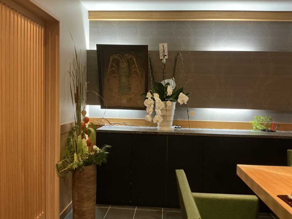 鮨に出汁わるつの店内