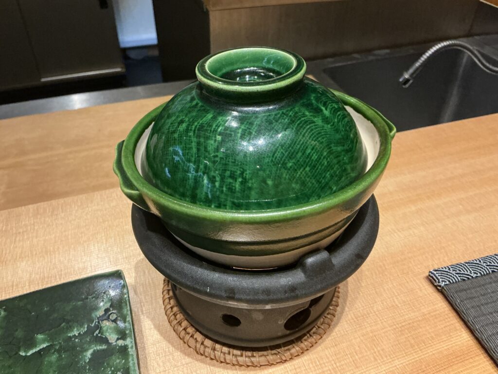 鮨に出汁わるつの小鍋