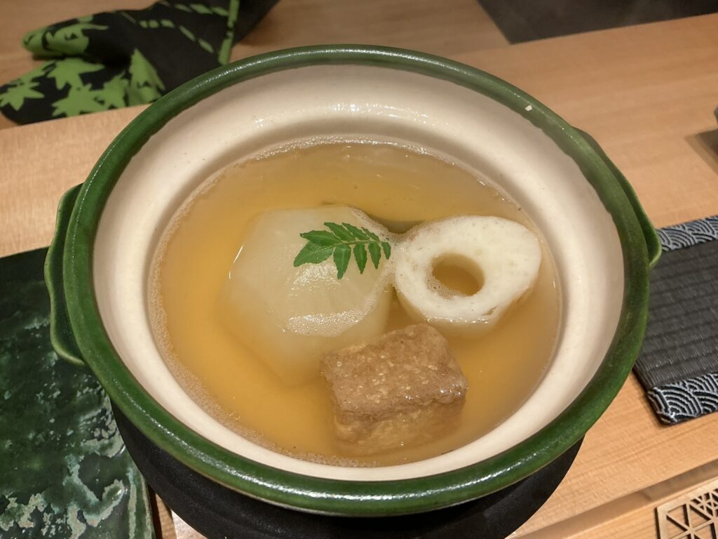 鮨に出汁わるつの小鍋
