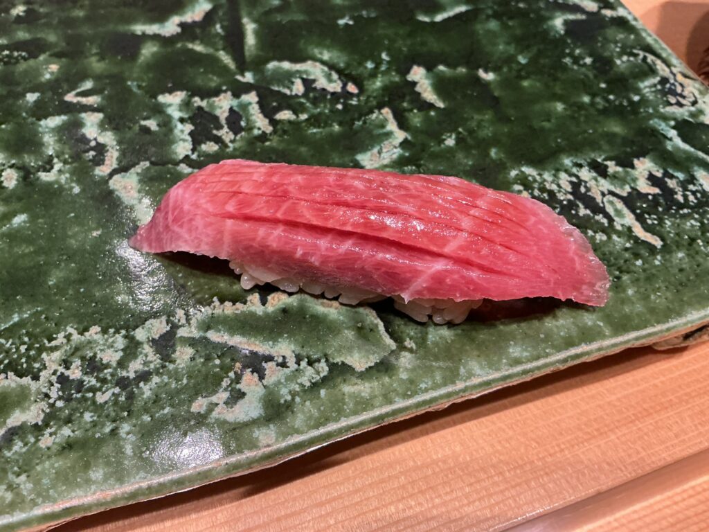 鮨に出汁わるつの中トロ