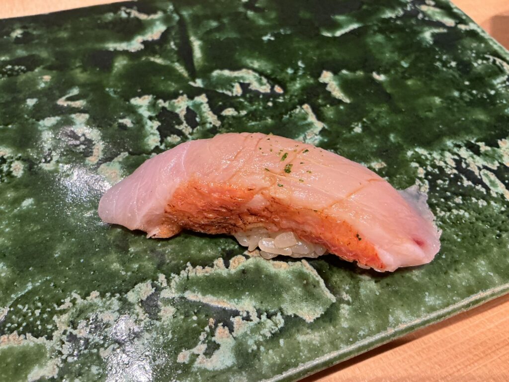 鮨に出汁わるつのキンメダイ