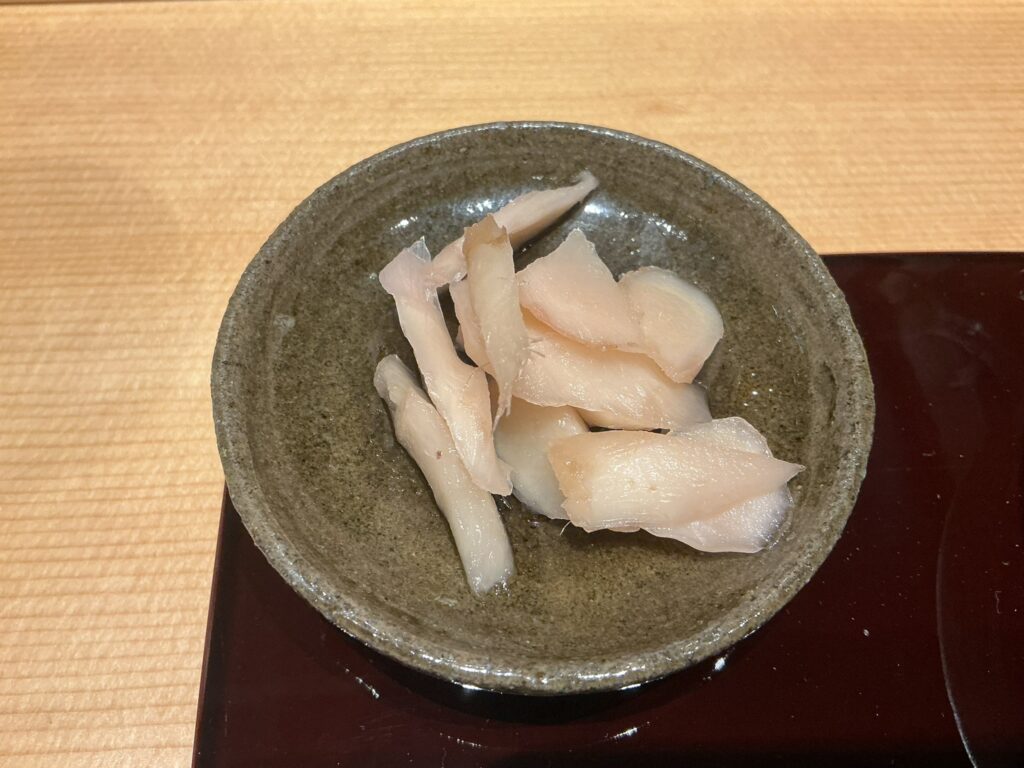 鮨に出汁わるつのガリ