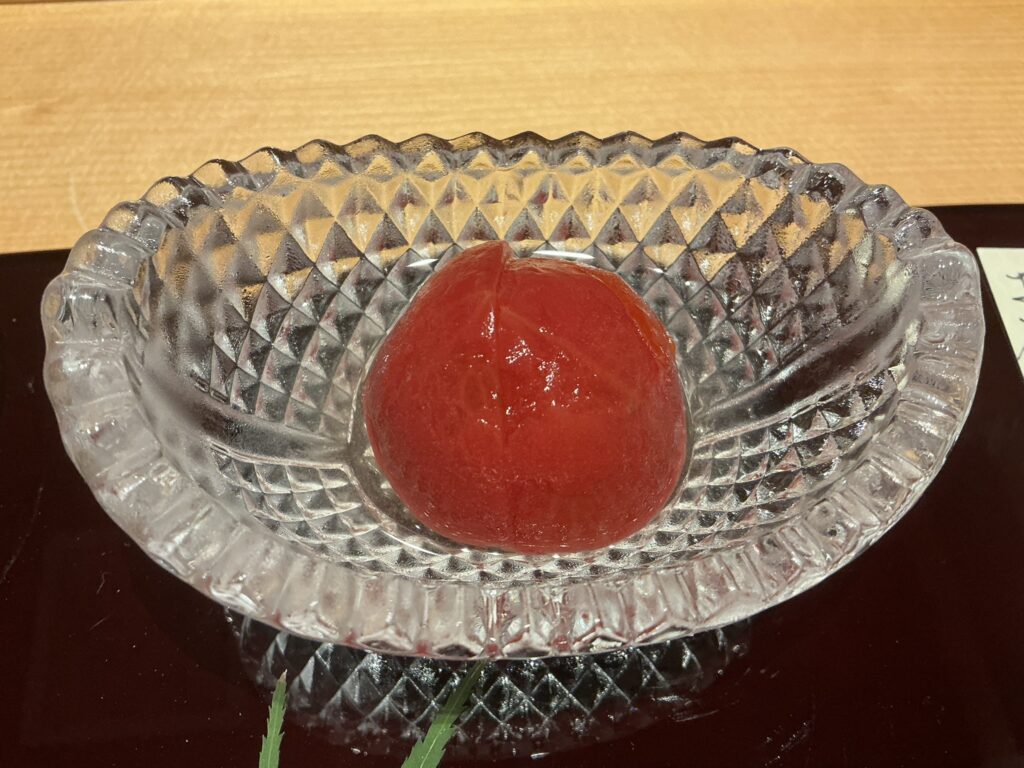 鮨に出汁わるつのトマトの蜜煮