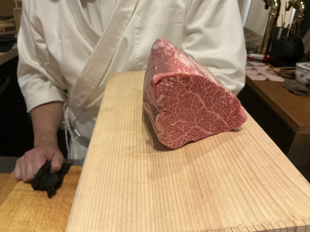 鮨に出汁わるつのヒレ肉