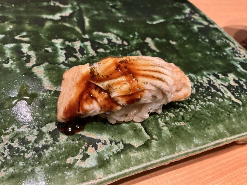 鮨に出汁わるつのアナゴ