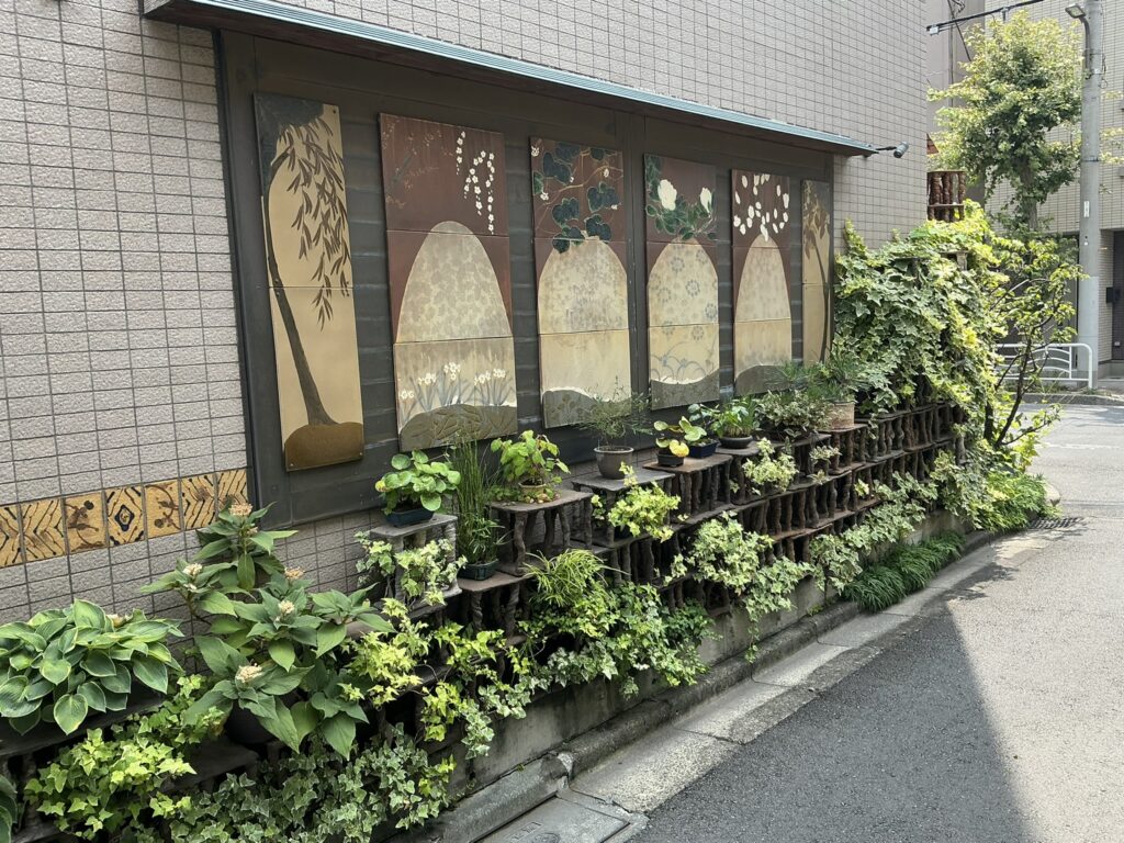 みかわ是山居の外観