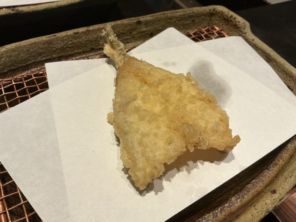 みかわ是山居のキス