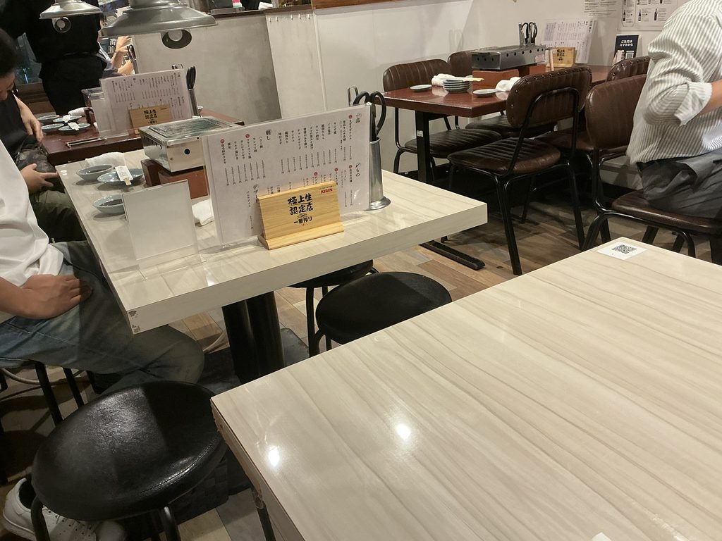 焼肉三宝苑の店内