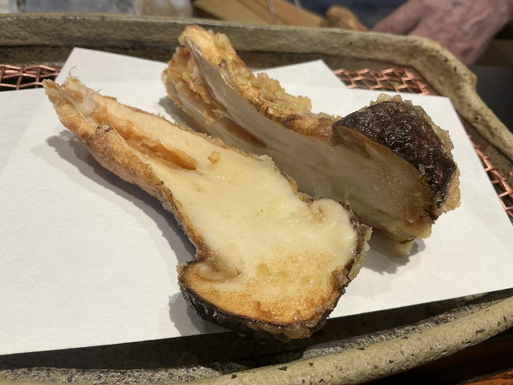 みかわ是山居のマツタケ