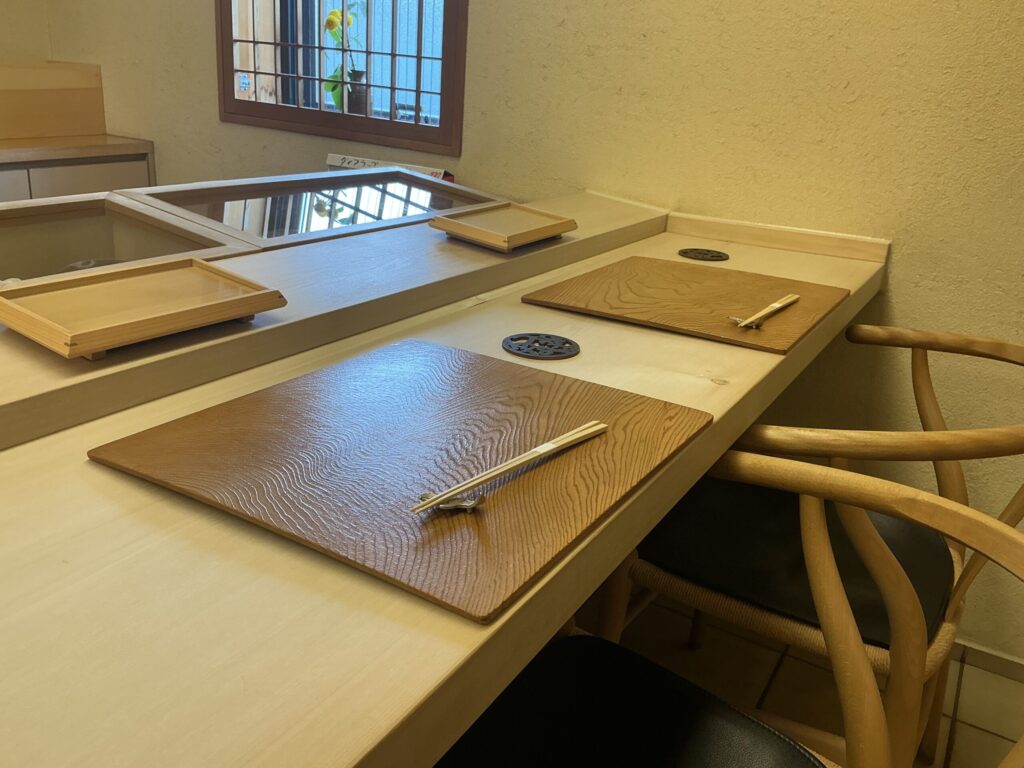 鮨おばなの店内