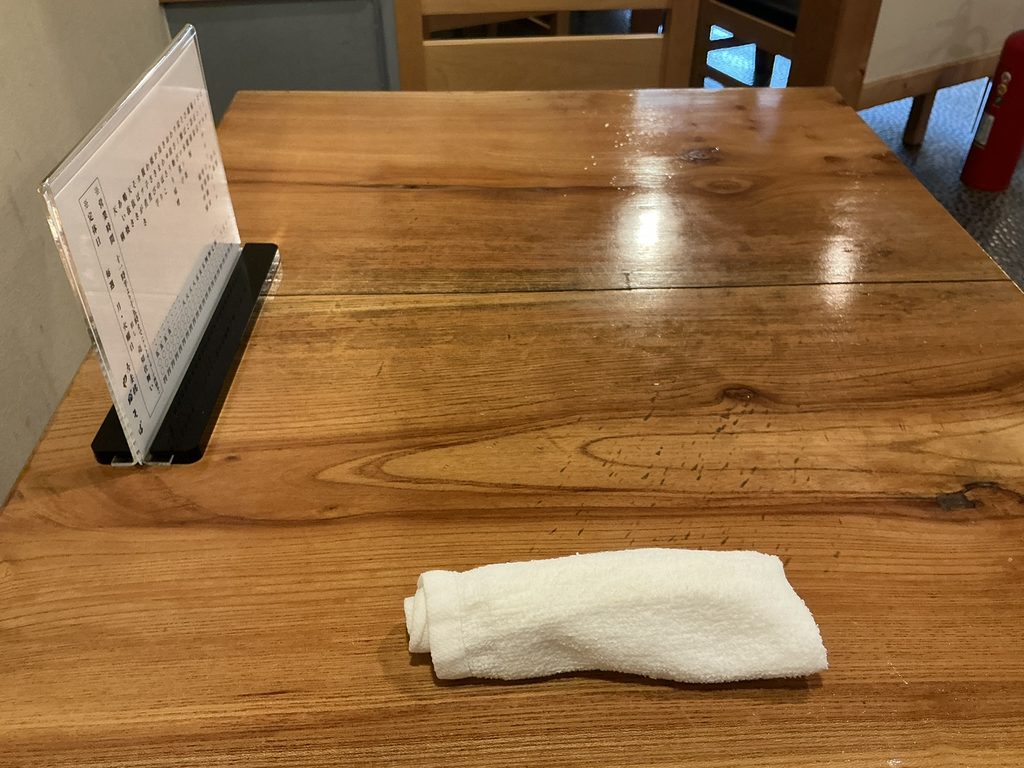 吾妻橋やぶそばのテーブルセット