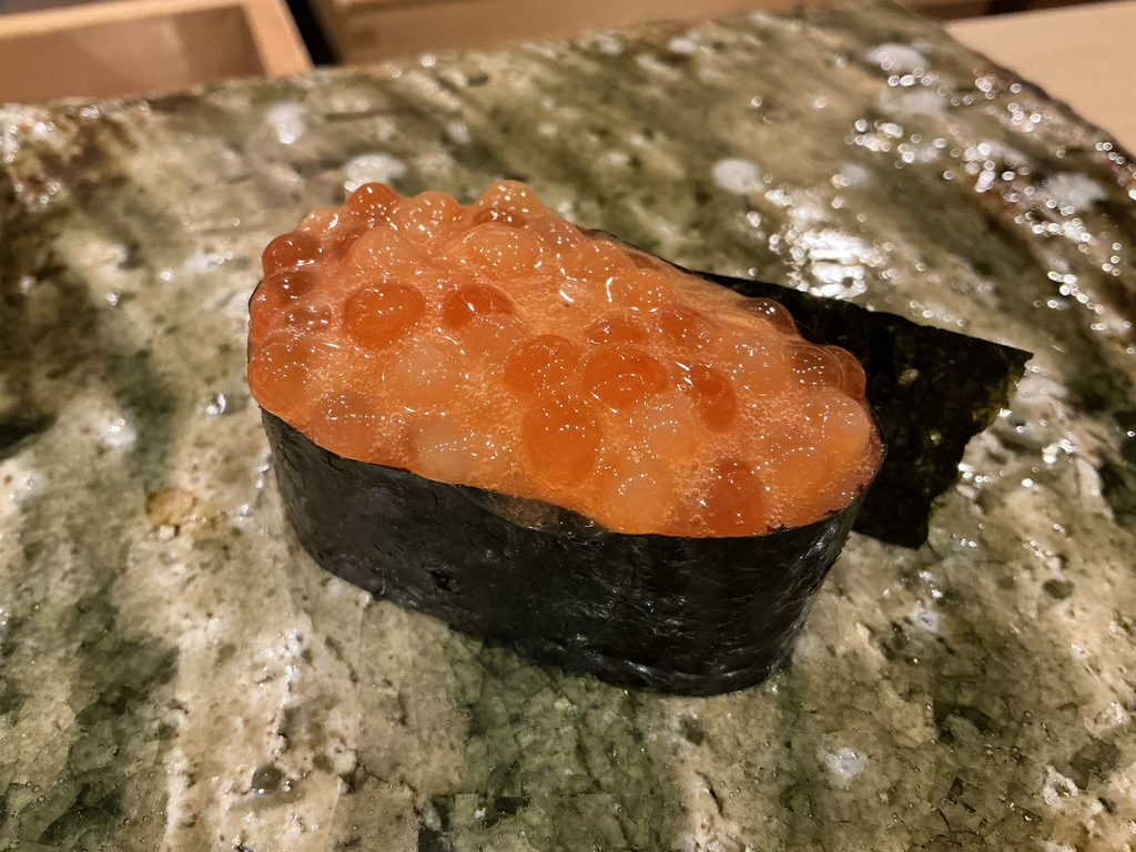鮨桂太のイクラ